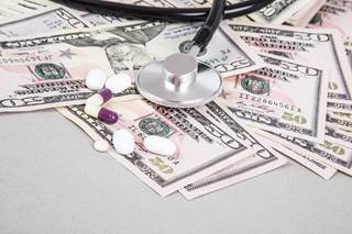 The researchers found that 61.0% of surgeons got a payment, compared with 47.7% of primary care doctors. The researchers found that 61.0% of surgeons got a payment, compared with 47.7% of primary care doctors.