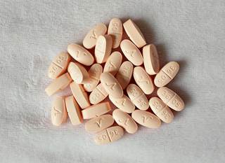 The guidelines recommend initiating nonopioids over opioids when pharmacologic therapies are used. The guidelines recommend initiating nonopioids over opioids when pharmacologic therapies are used.