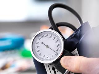 No significant relationship was observed between normotensive and hypertensive patients with postmenopausal hypertension prior to treatment with bisphosphonates, calcium, and vitamin D. No significant relationship was observed between normotensive and hypertensive patients with postmenopausal hypertension prior to treatment with bisphosphonates, calcium, and vitamin D.